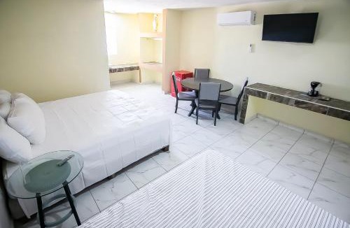 Colonia El Progreso Hotel | OYO Hotel Plaza Las Torres, Cabo San Lucas
