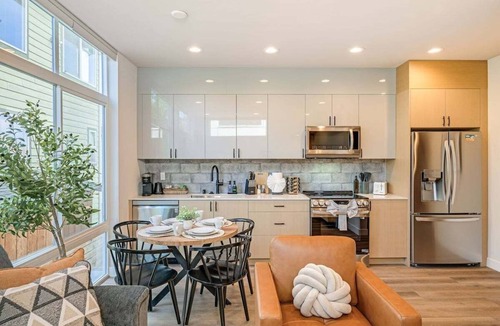 Squire Park House | Perch - Trendy hideaway near Seattle's heart. Take in the Mt Rainier views!