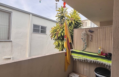 Beverly Hills Apartment | Pleasant 2-bedroom apartment with AC in Beverly Hills Near Rodeo Dr.