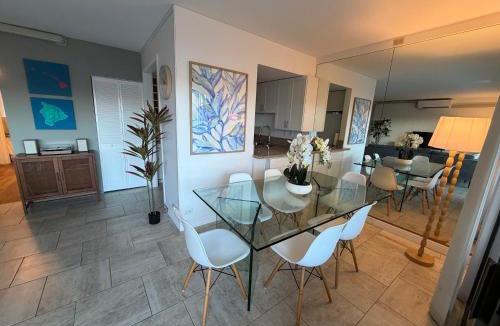 Historic Kailua Village Apartment | Premium 2-bedroom Condo in adorable Kona - Walk to Beaches Shops & Restaurants - Booking FAST