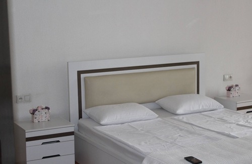 Chugureti Apartment | Prime Old Tbilisi Location - Walk to Major Attractions