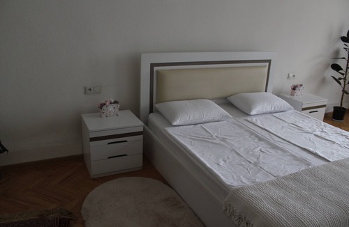 Chugureti Apartment | Prime Old Tbilisi Location - Walk to Major Attractions