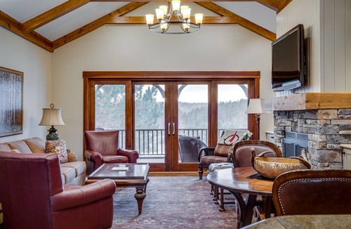Harbor Springs House | Private 4 Bedroom-4 Bath Cottage Near Ski Resorts! Stay at True North Golf Club