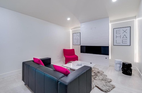 Juanita Y Olmo Frontier Place Villa | Quiet Modern Estate w/ Guest Home & Heated Pool: Scottsdale