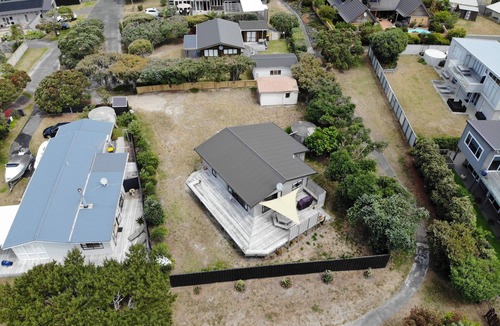 Omaha House | Quintessential Kiwi bach in the heart of Omaha