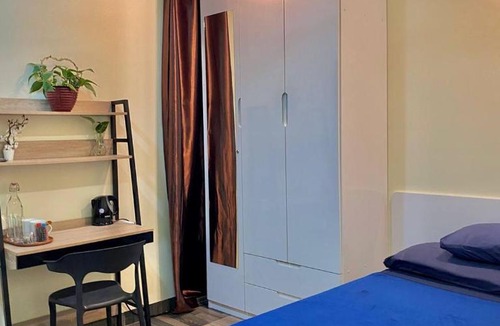 Male House | Resting View