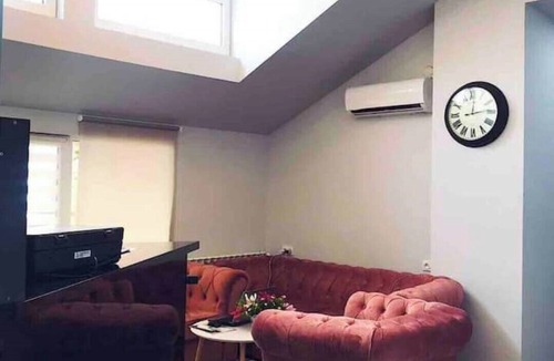 mtatsminda Apartment | Rooftop Green Apartment at Rustaveli Avenue