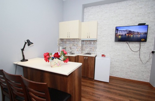 Vera Apartment | Rose apartment in Tbilisi(+transfer +tours)