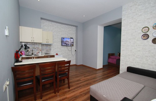 Vera Apartment | Rose apartment in Tbilisi(+transfer +tours)