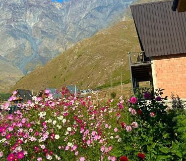 Stepantsminda Ski Chalet | Royal Cottages