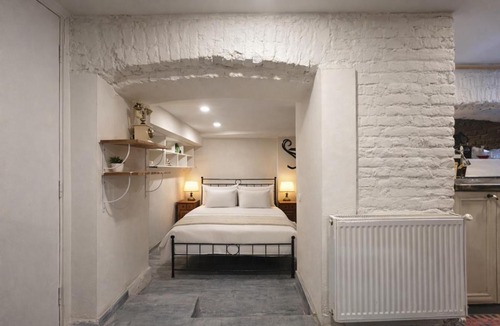 mtatsminda Villa | Rustaveli Courtyard Loft
