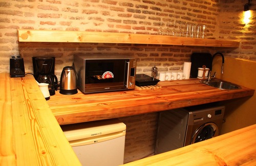 Tbilisi City Centre Apartment | Saffron Loft with Terrace, Under the Castle in Old Town