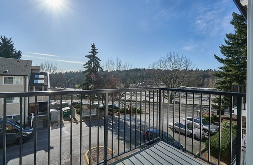 Tukwila Condo | SeaTac Condo Close to Everything!