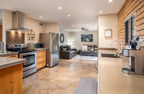 West Sedona House | Sedona Serene Retreat, Amazing Views & Hot Tub! Walk to Hiking Trails!