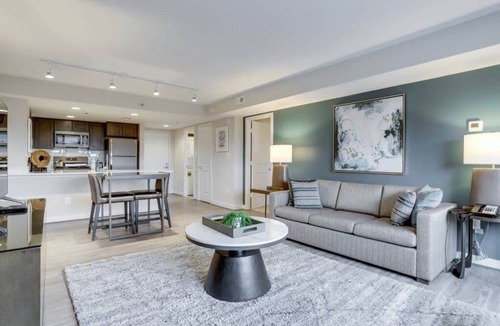 Court House Apartment | Sojourn | Courtland Towers | 24-hour Front Desk