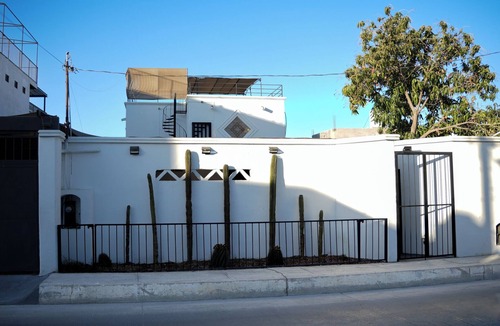 Ildefonso Green House | Spacious 3-bedroom house with AC, WiFi in Phenomenal Cabo San Lucas