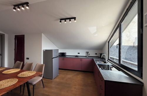 Avlabari Apartment | Spacious 3-bedroom apartment in pleasant T'bilisi with AC