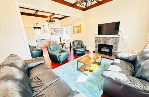 Mount Roskill House | Spacious 5 Bedrooms Fully Fenced house in Auckland