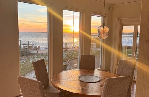 Svanshall Villa | Spacious House with direct seaview