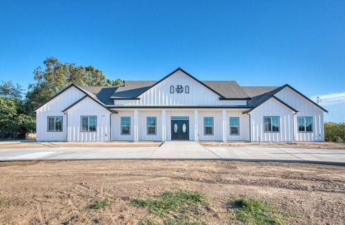 Madera House | Stormtroopers getaway near the gateway to the Sierras and Yosemite.