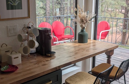 Strawberry House | Strawberry Retreat: A beautiful family-friendly home for 10-12 with EV charger
