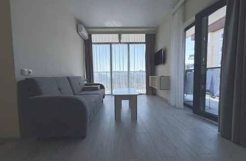 New Boulevard Apartment | Sunny Panoramic Apartment near Beach & Park