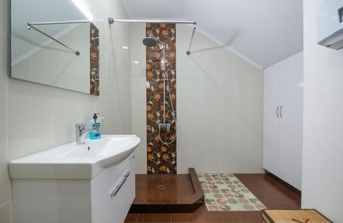 Vedzebi House | Sweet Alvani