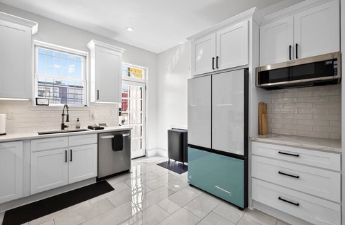 Bloomingdale Condo | The Hearth! On site parking! Minutes to restaurants, groceries and nightlife.