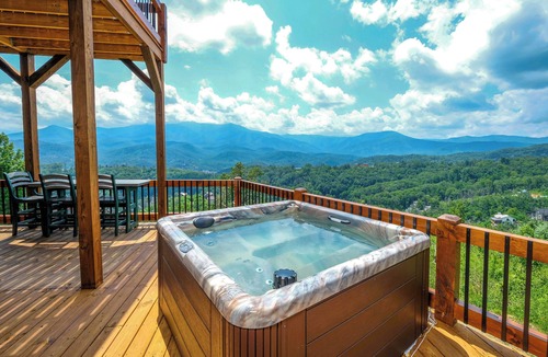 Chalet Village North Cabin | Theater + Arcade! 'Tri-Star Lodge' in Gatlinburg