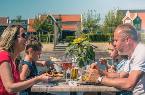 Oost-Graftdijk House | This comfortable home offers an ideal mix of peace, comfort and coziness, set in the characteristic polder landscape of North Holland. Here you can enjoy relaxed days together, surrounded by nature and wide open spaces.