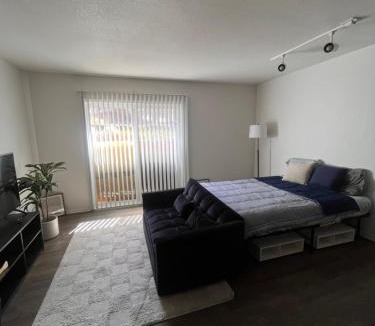 Hollywood Hills Apartment | Tim bookings