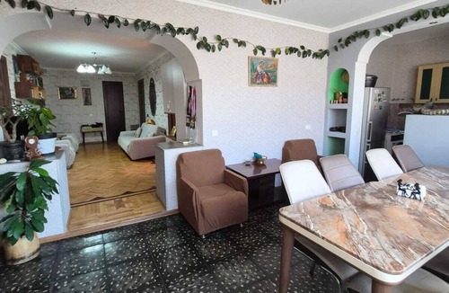 Stepantsminda Apartment | Tremendous 5-bedroom apartment with AC in Stepantsminda