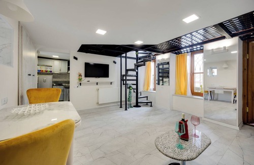 Mtatsminda Apartment | Unique and Beautiful Stay in the Heart of the City