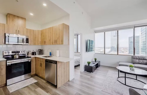 Downtown Edmonton Apartment | Upscale Lux Dt, King Bed, Views
