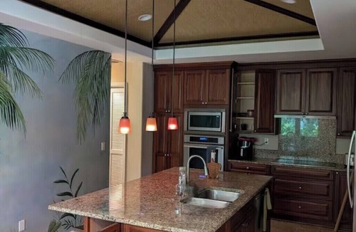Kamuela House | Upscale Mauna Lani, 4BDRM, 2MSTR BTHS, 5 Beds for 8, Spacious W/Bikes Near Beach