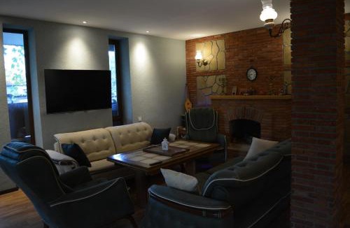 Velistsʼikhe House | Velio Guest House