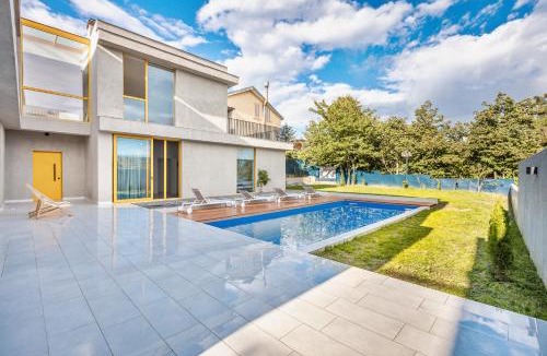 Tbilisi Villa | Villa Tabori Hill - Modern 7BR Villa near Old Tbilisi