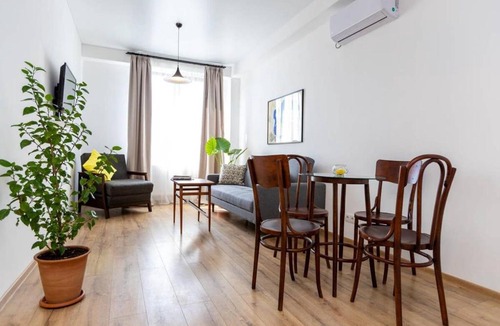 Chugureti Apartment | Wehost Stylish Apartment Near Fabrika - by Wehost