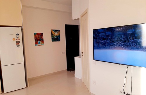 Didube Apartment | Welcome to our beautifully located corner apartment, drenched in sunlight.