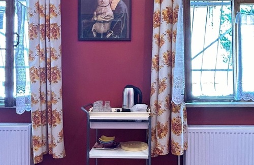 Chugureti House | Writers House. 3 Bedroom. Private yard in Old Tbilisi. Amazing views