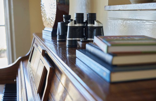 Mariposa House | Yosemite-BaseCamp is a Hilltop Tranquil LUX Ranch-house Retreat - sleeps 6 to 8