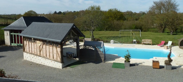 Cottage 5 people with swimming pool and possibility of 4-person gite and reception room in BAZOUGES