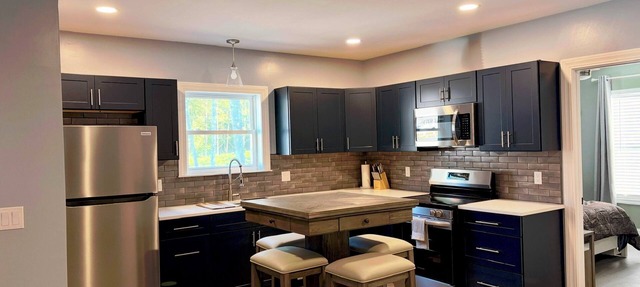 Pristine upscale 2 bedroom duplex unit surrounded by forest. in Palmyra