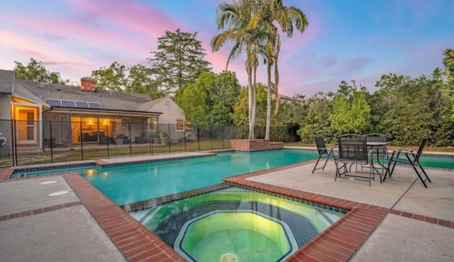 ৎ୭The Otsego Hideawayৎ୭w/Pool Jacuzzi games & more in Los Angeles
