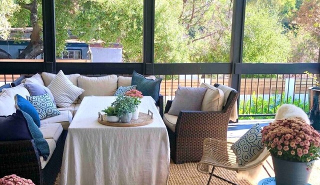 1920s Pasadena Cottage Steps from RoseBowl w/Pool in Passadena