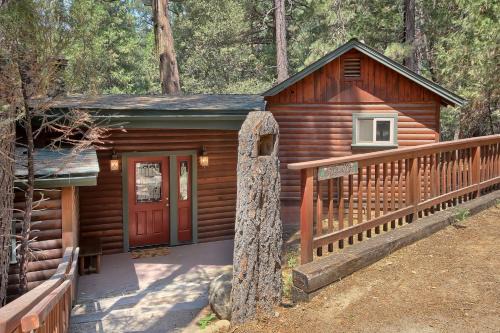 1L The Tree House in North Wawona