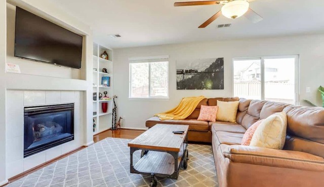 2 Master Suites with King beds fast Wifi in Centennial