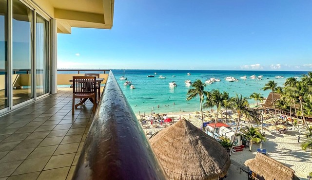 2BR Beachfront Suite w/Ocean View & Balcony in Isla Mujeres