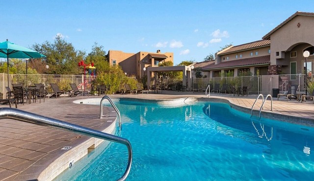 2br Unit- Golfing, Caving and a Music Hall! in Oro Valley