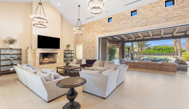 3.5 Acre compound- 2 pools, tennis, pickleball, basketball, sauna & steam + more in Bermuda Dunes